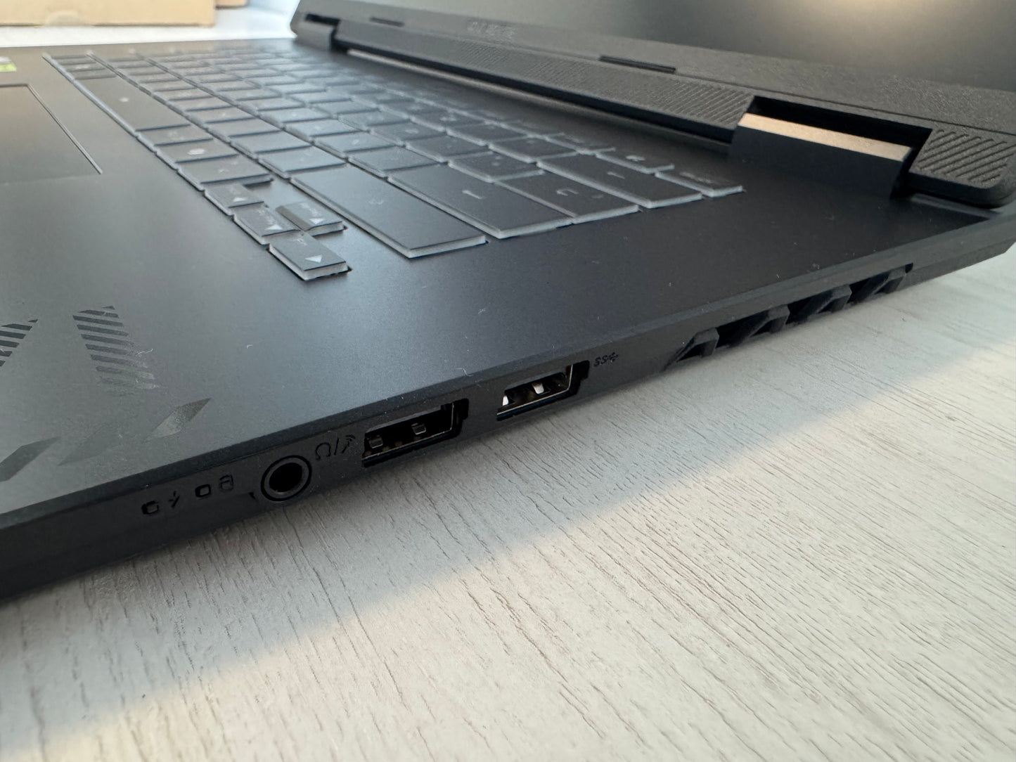 PORTATIL GIGABYTE GAMING AMD RYZEN 7 260 32GB 5070