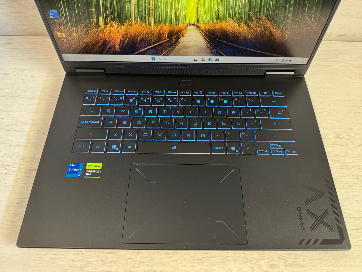 PORTATIL GIGABYTE GAMING AMD RYZEN 7 260 32GB 5070
