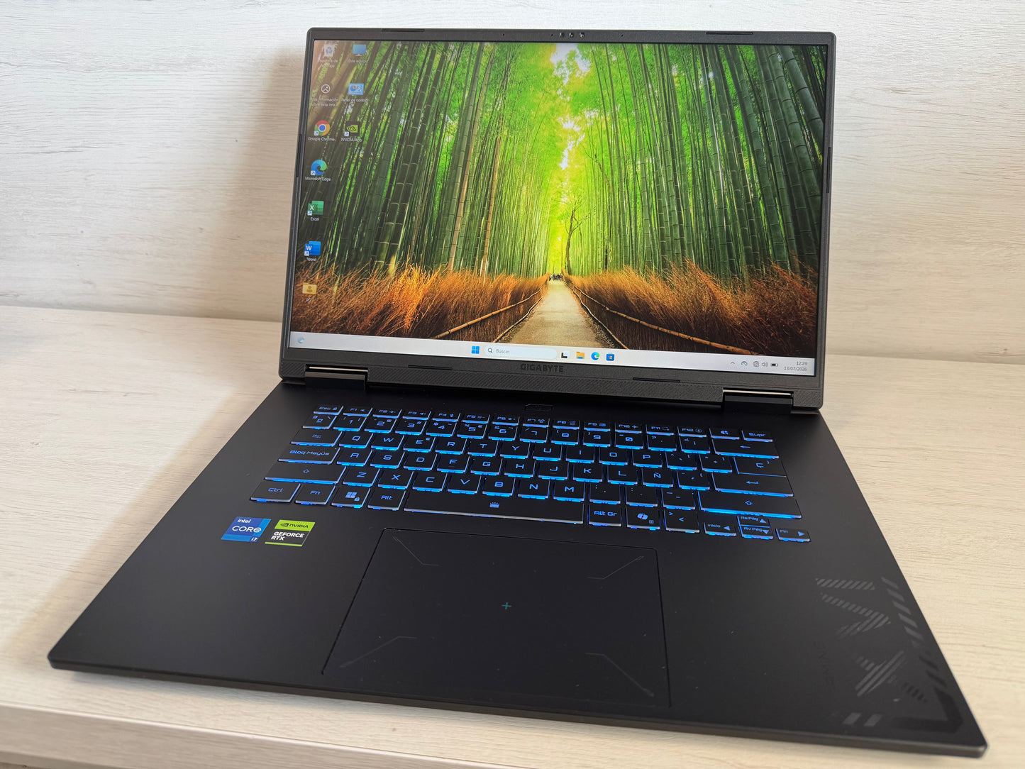 PORTATIL GIGABYTE GAMING AMD RYZEN 7 260 32GB 5070