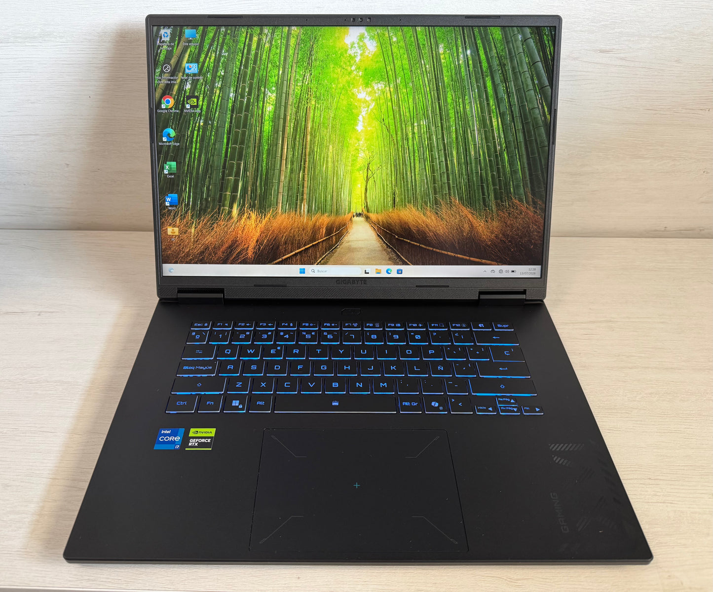 PORTATIL GIGABYTE GAMING AMD RYZEN 7 260 32GB 5070