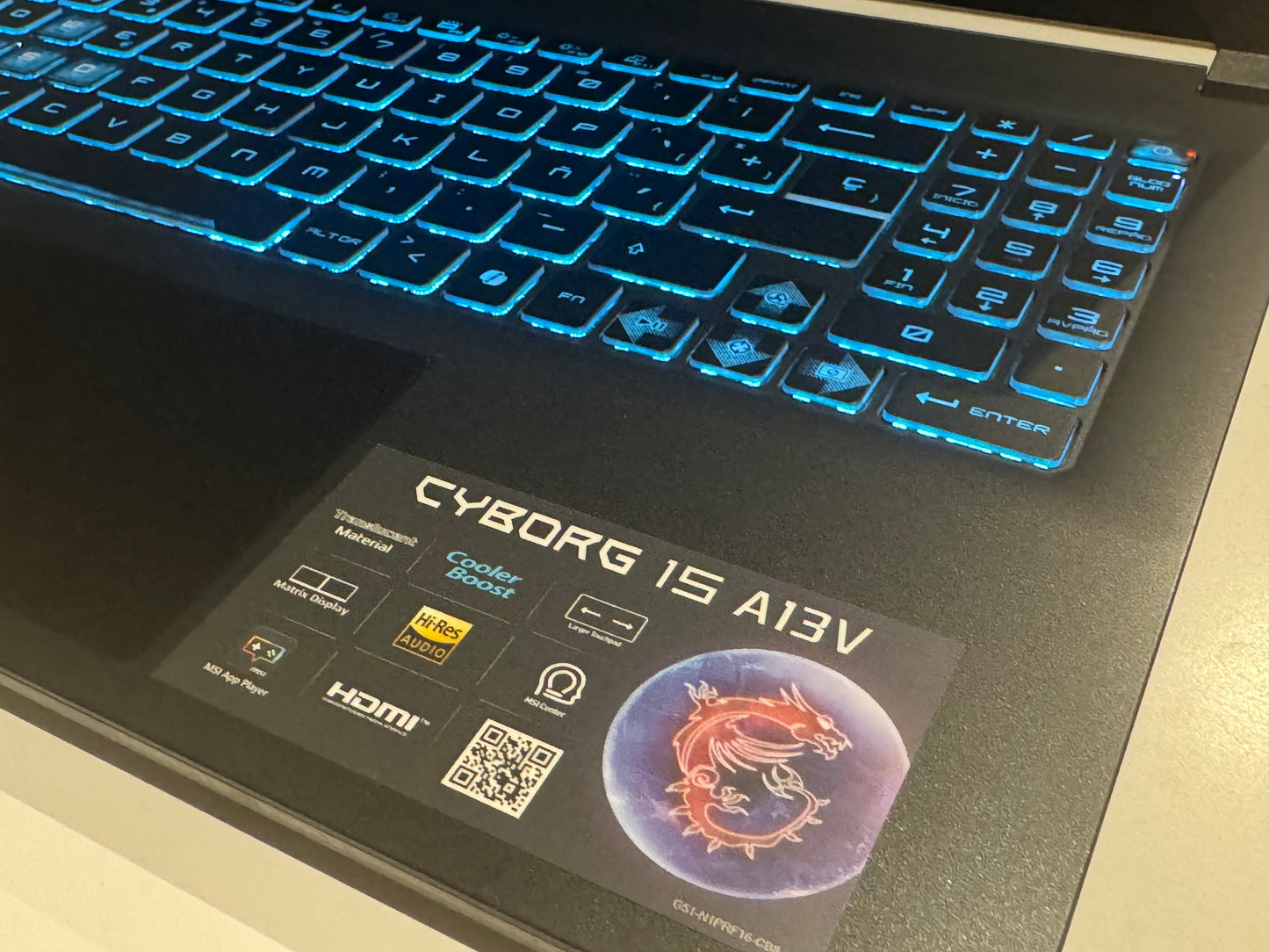 PORTÁTIL MSI CYBORG I5 16GB RTX4060 15.6r