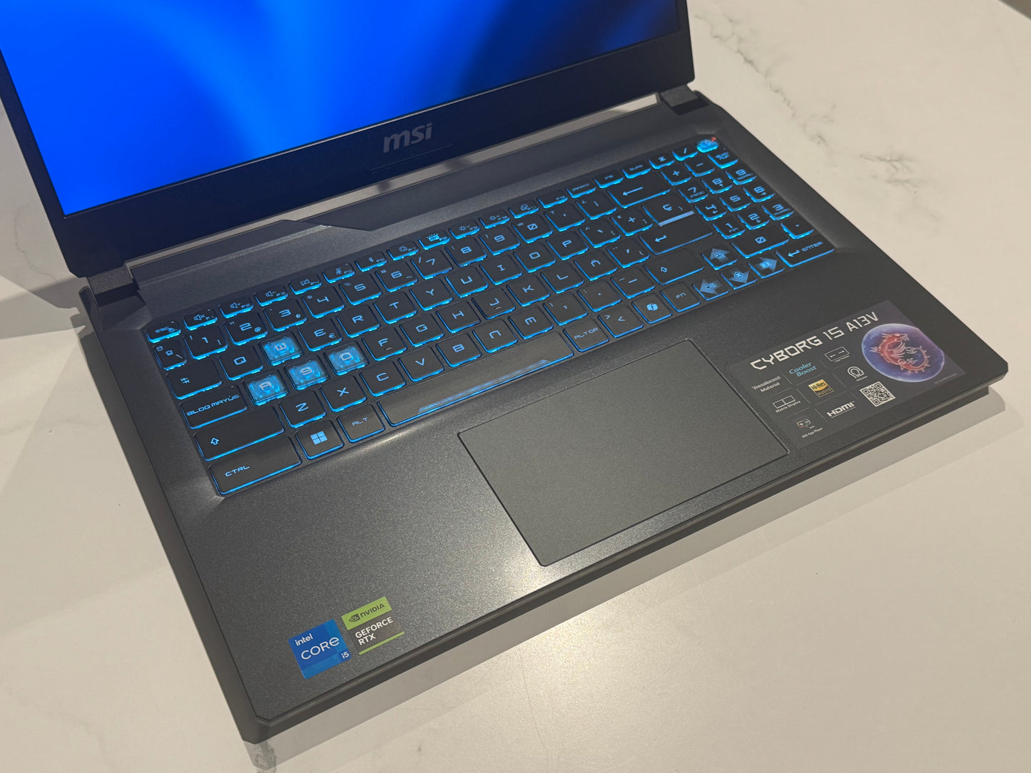 PORTÁTIL MSI CYBORG I5 16GB RTX4060 15.6r