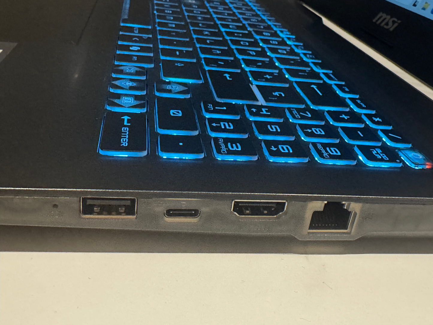 PORTÁTIL MSI CYBORG I5 16GB RTX4060 15.6r